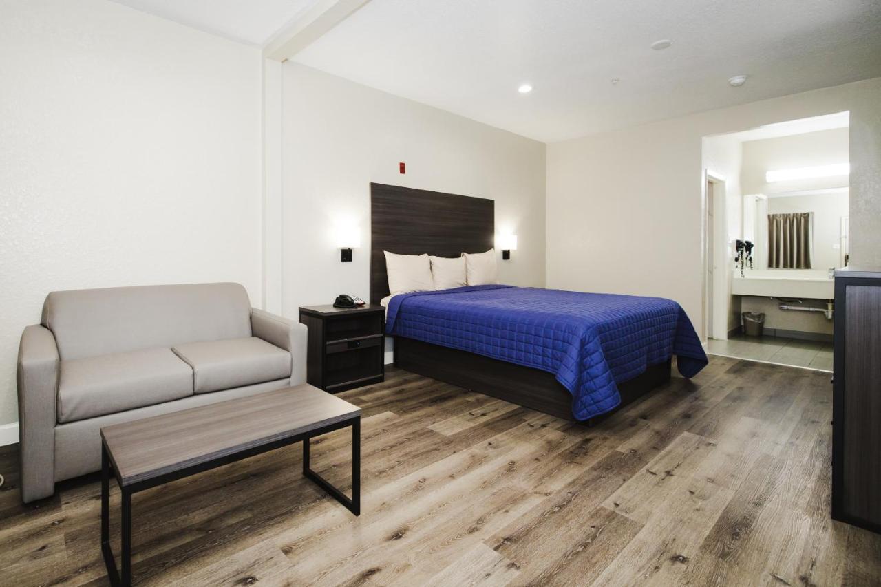 Winchester And Humble/iah/north Houston Motel
