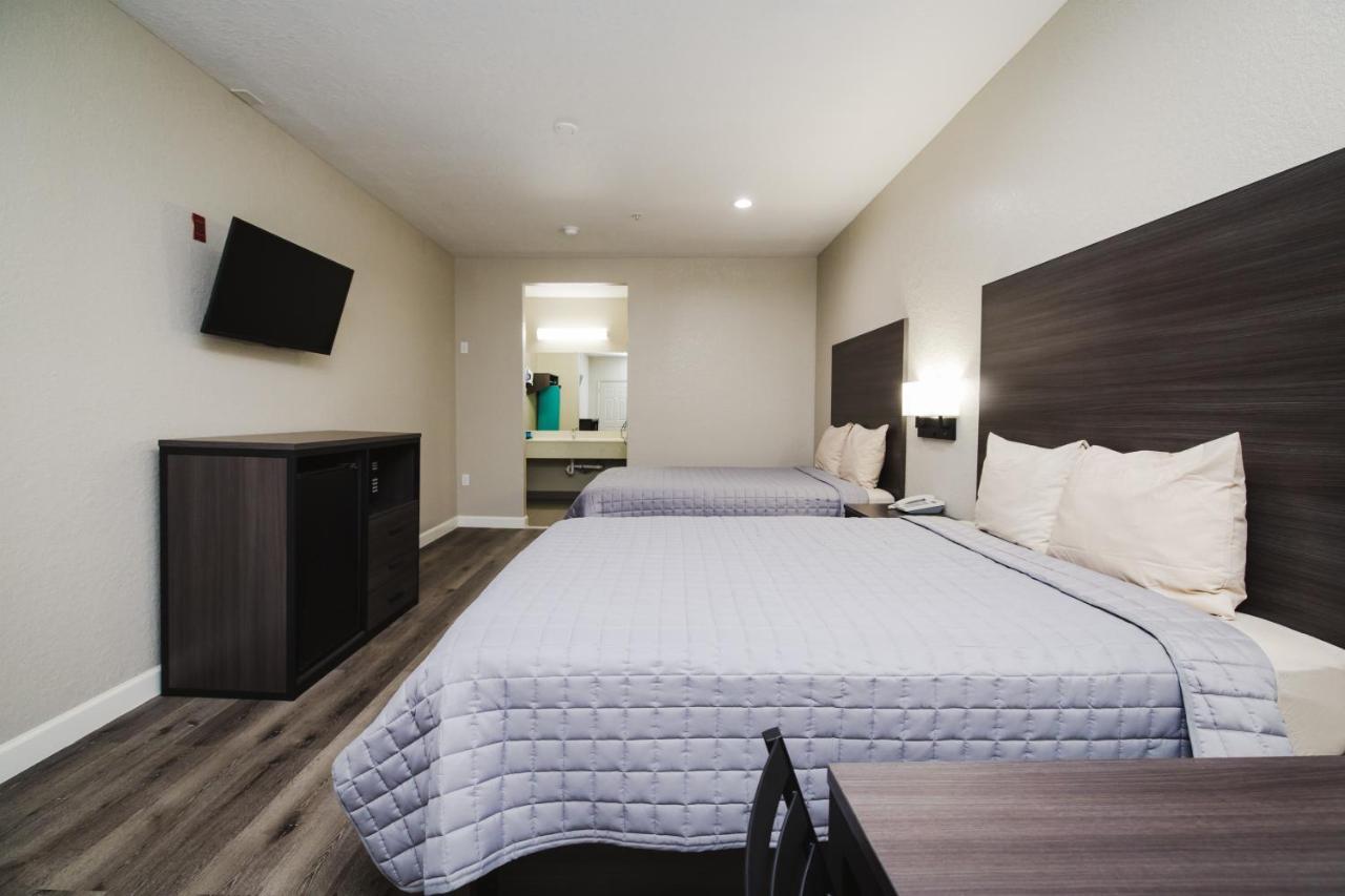 Winchester And Humble/iah/north Houston Motel
